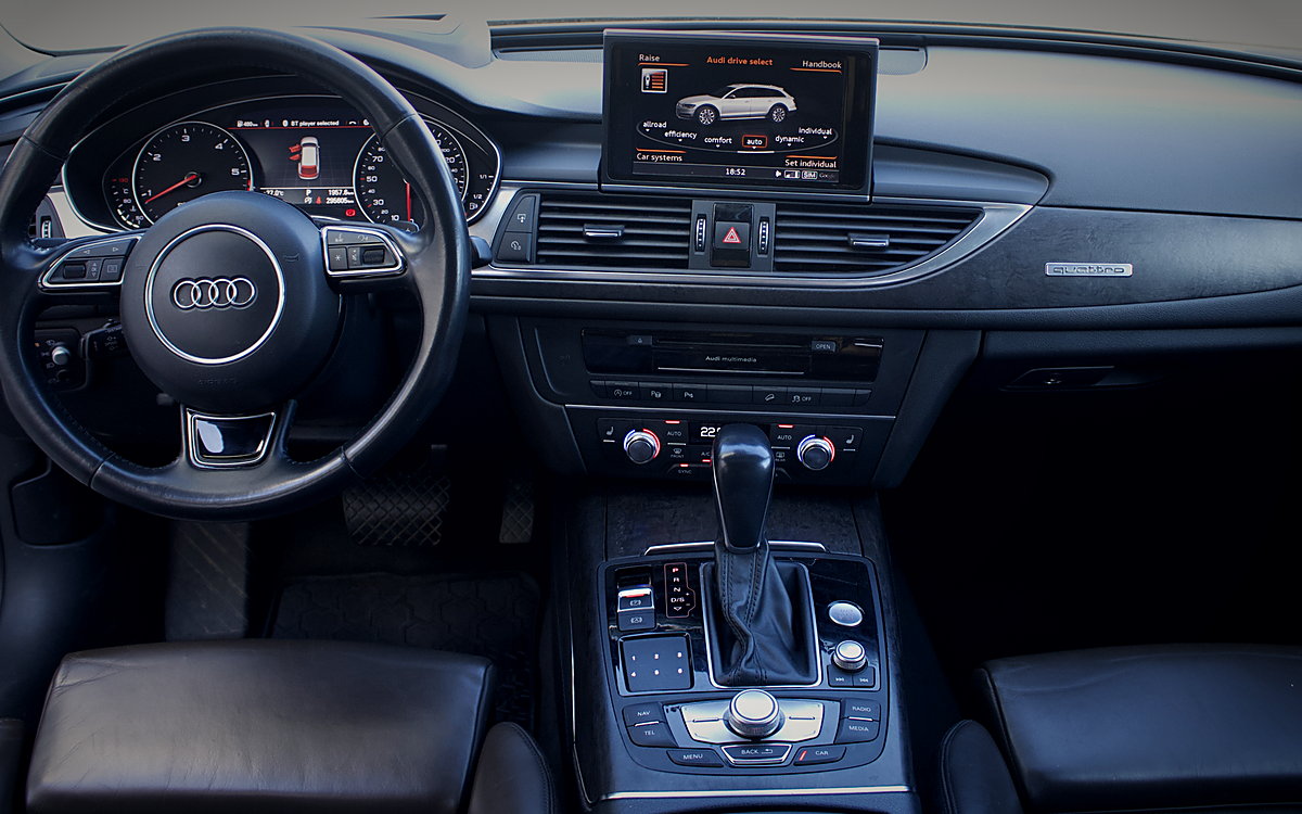 Interiorul unui Audi A6 Allroad din flota Covareli