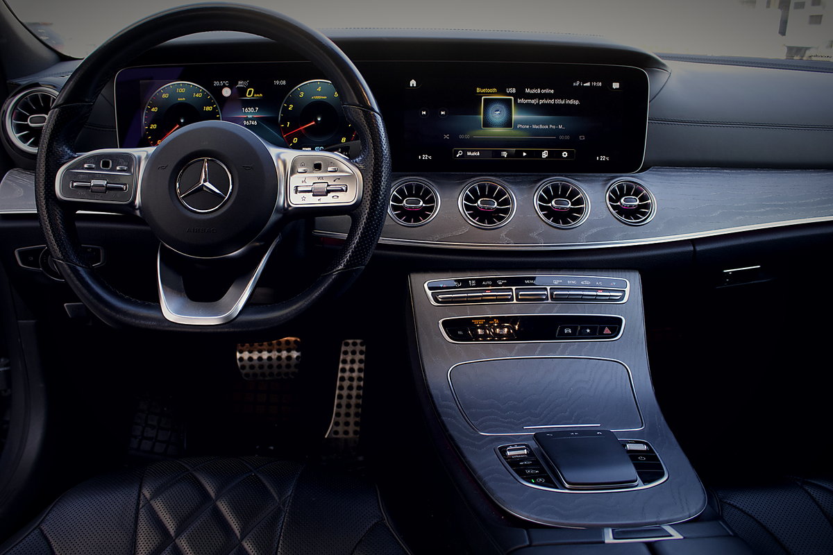 Interiorul unui Mercedes-Benz CLS din flota Covareli